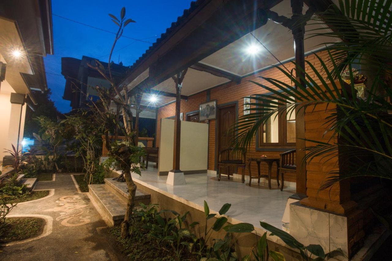 Monka House Hotel Ubud Buitenkant foto