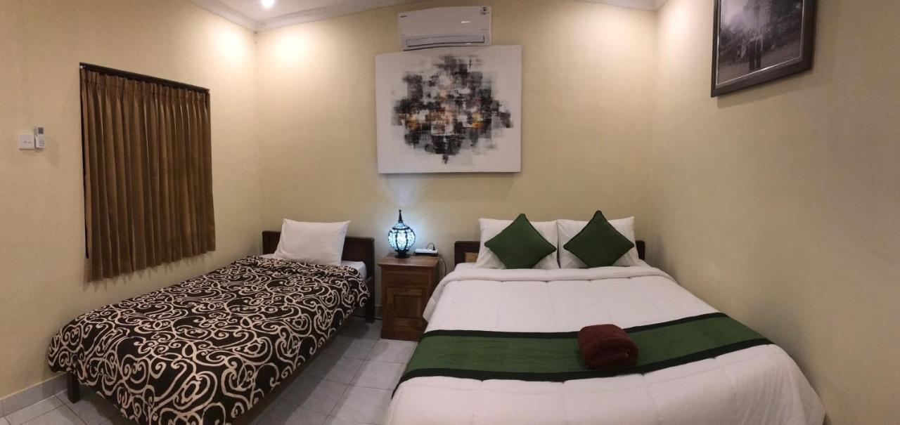 Monka House Hotel Ubud Buitenkant foto