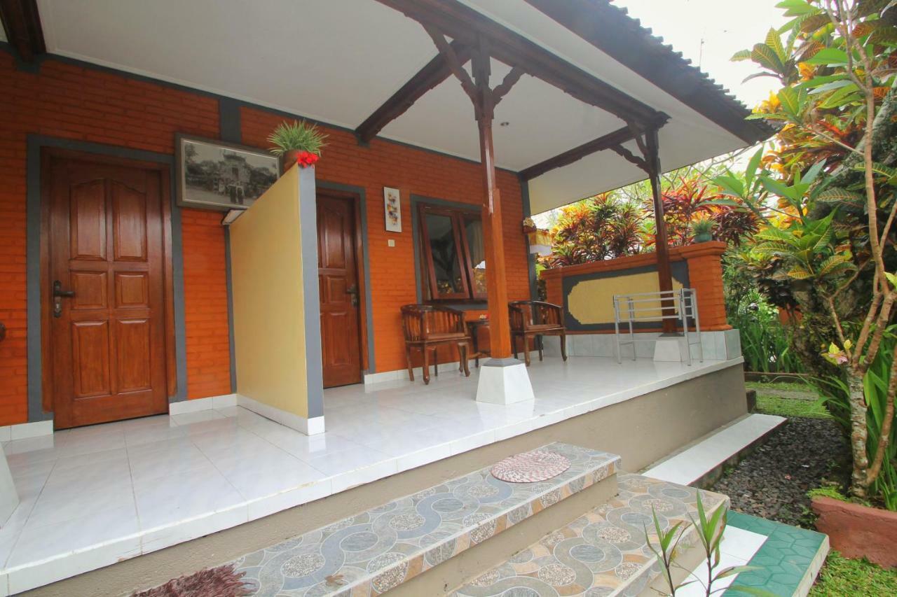 Monka House Hotel Ubud Buitenkant foto