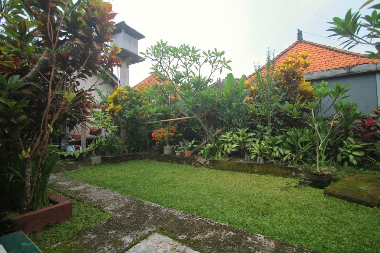 Monka House Hotel Ubud Buitenkant foto