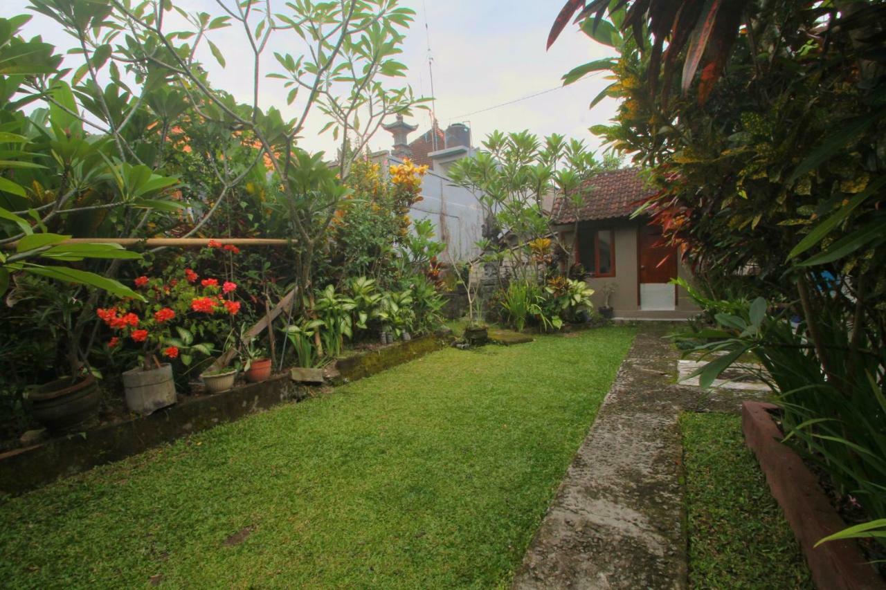 Monka House Hotel Ubud Buitenkant foto