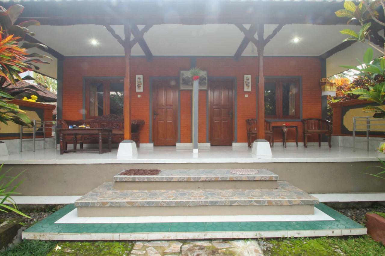 Monka House Hotel Ubud Buitenkant foto