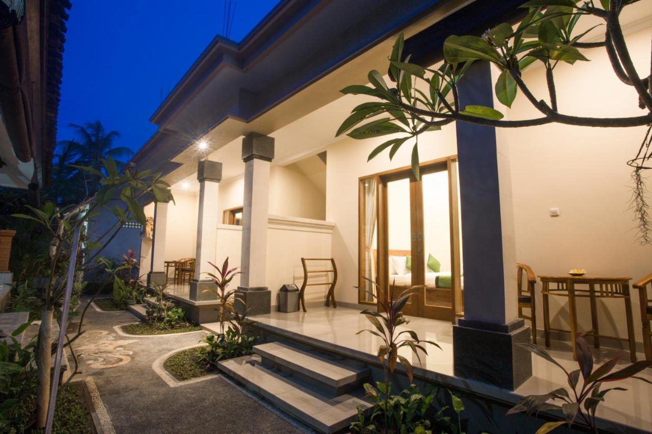 Monka House Hotel Ubud Buitenkant foto