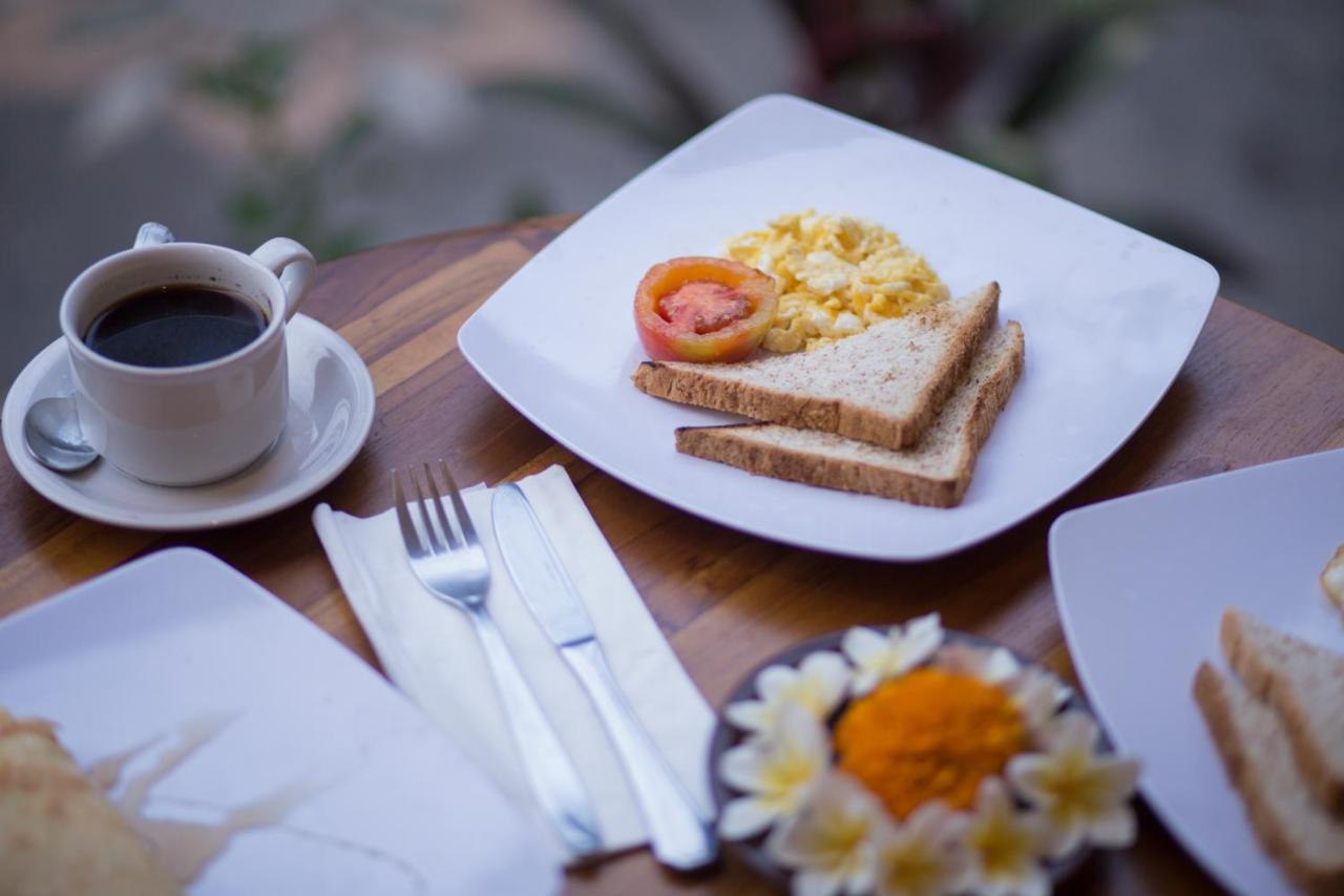Monka House Hotel Ubud Buitenkant foto