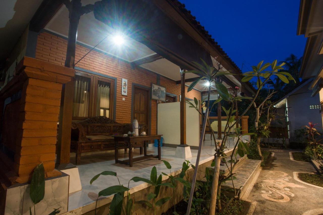 Monka House Hotel Ubud Buitenkant foto