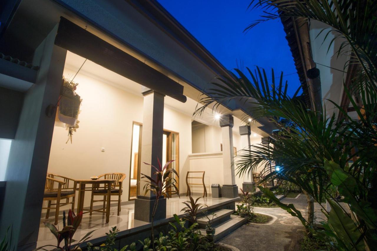 Monka House Hotel Ubud Buitenkant foto