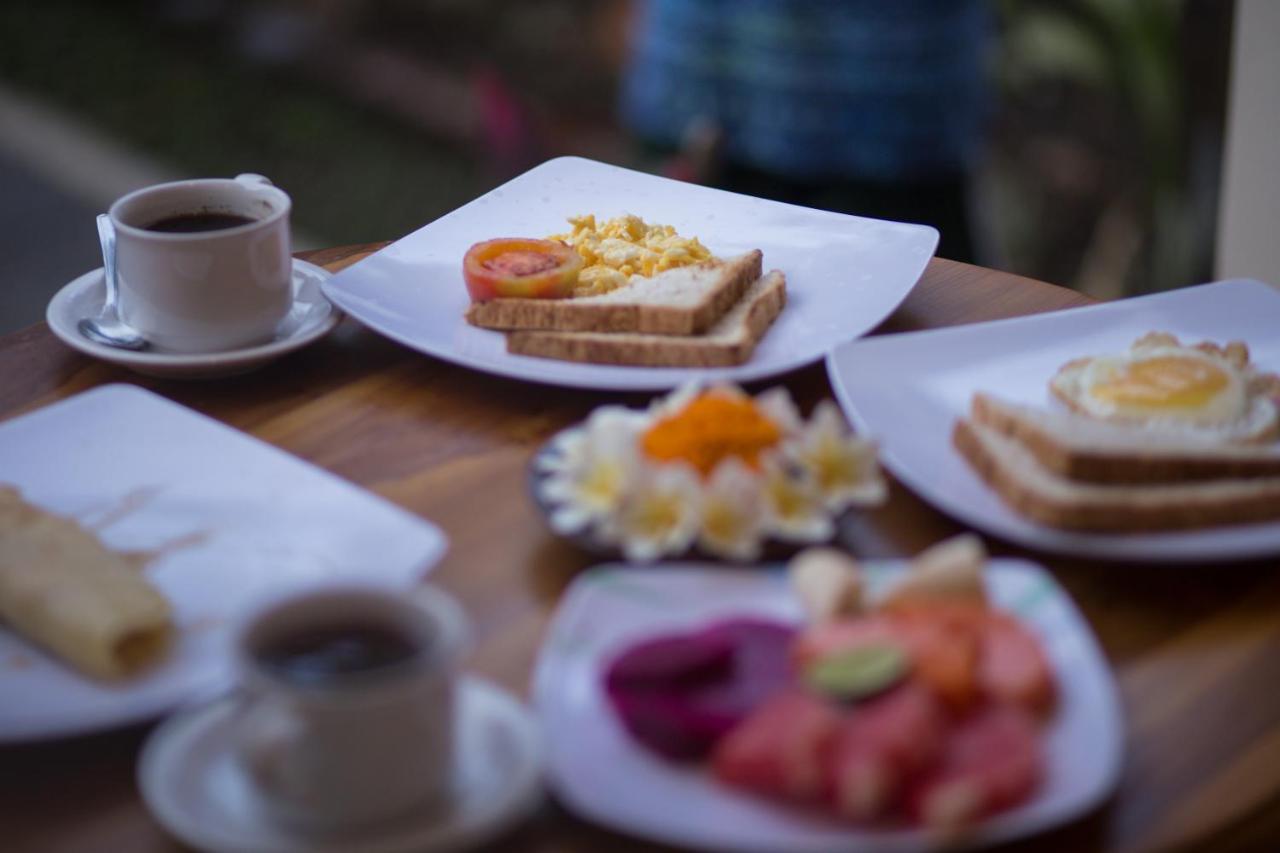 Monka House Hotel Ubud Buitenkant foto