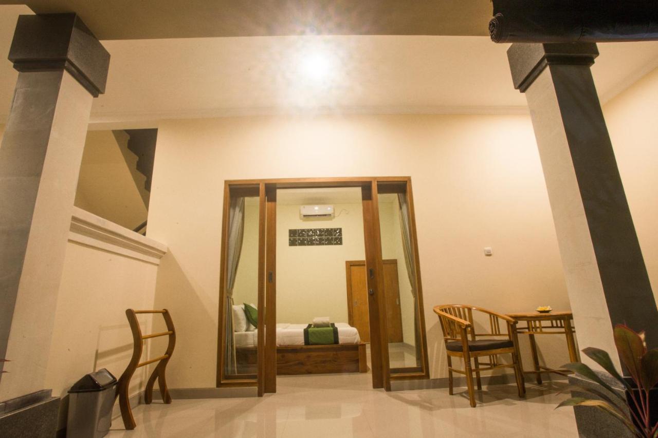 Monka House Hotel Ubud Buitenkant foto